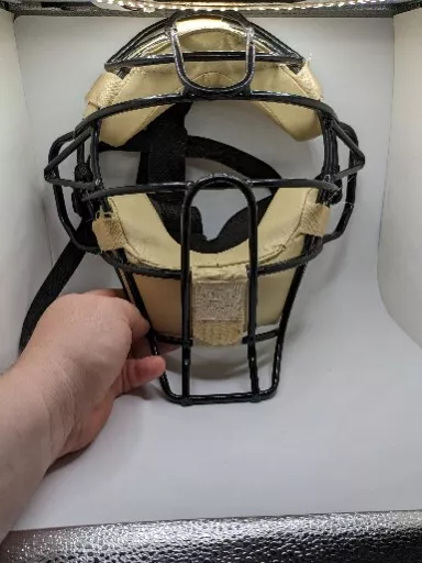 Adjustable Baseball/Softball Honig’s Umpire mask Used- Excellent Condition