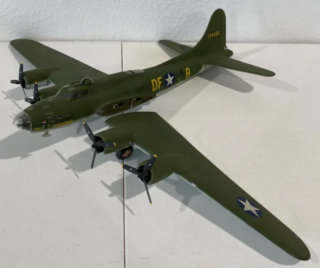 Revell #4701 Built 1/48 B-17F Flying Fortress Memphis Belle 324BS 91BG 8AF