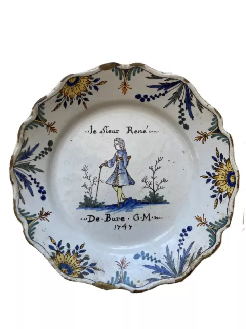 Assiette en Faïence Patronymique Personnage Gentilhomme Noble France XVIII ème