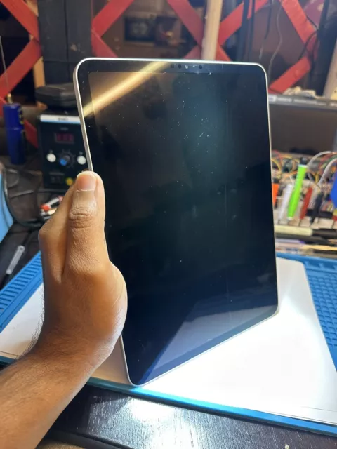 Apple iPad Pro 3. Gen 256GB, Wi-Fi, 11 Zoll - Silber Icloud Gesperrt