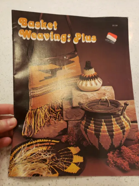 Folleto de libro de instrucciones vintage Basket Weaving Plus 1977