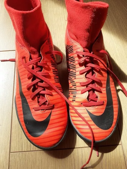 Red trainers shop size 4