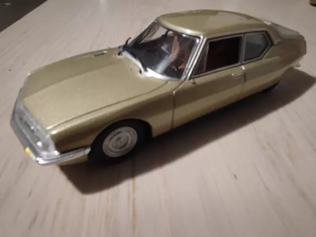 voiture citroen sm 1970 1/43 gold universal hobbit bon etat