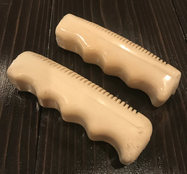 white bike handlebar grips
