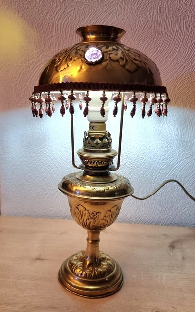 Lampe parisienne en laiton médaillons jeunes filles | Ma Cabane Vintage