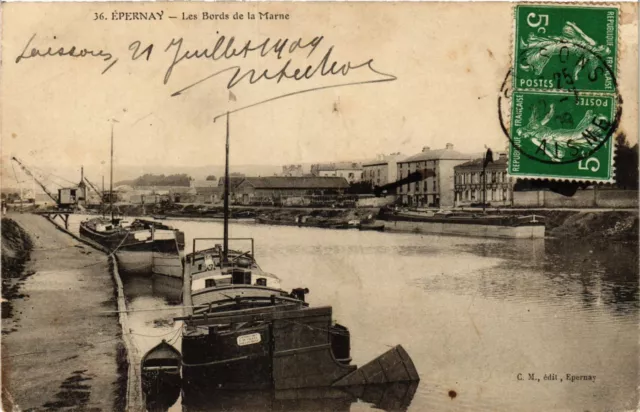 CPA ÉPERNAY - Les Bords de la Marne (741591)