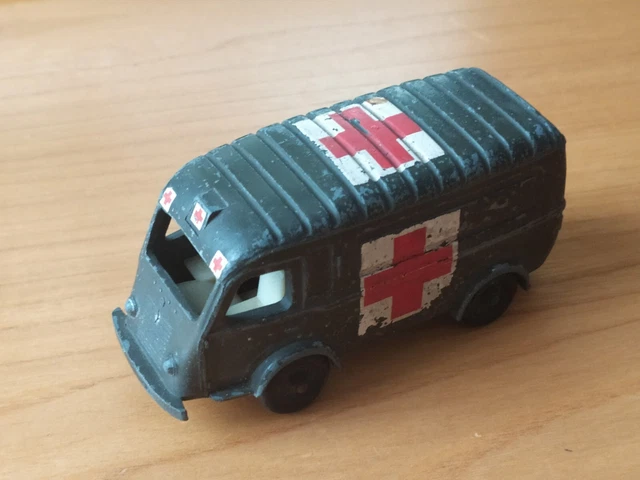 CIJ AMBULANCE MILITAIRE 1000 KGS RENAULT