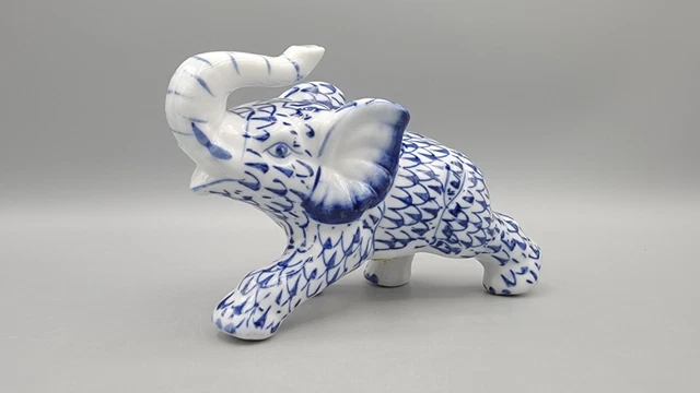 VTG Hand Painted Fishnet Elephant Cobalt Blue White Peint A La Main Porcelain