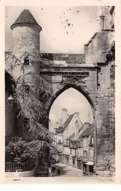 58 .n° 109968. la charite sur loire. prioress portal and bridge street. cpsm