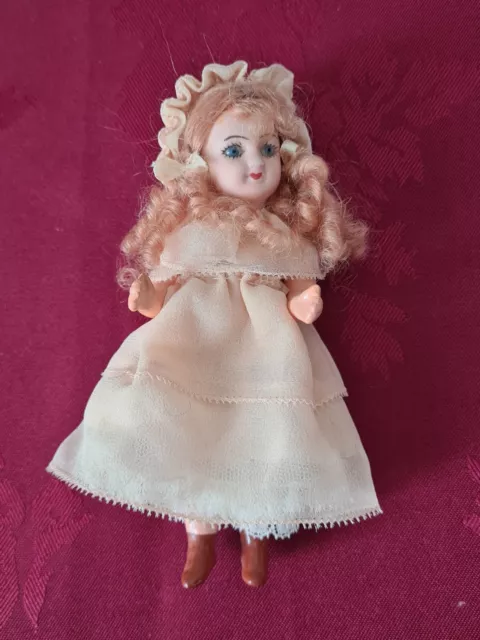 petite poupée ancienne en porcelaine - Mignonnette Unis France