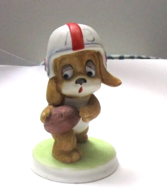 LEFTON 00325 BEAGLE WITH Football Dog Figurine Helmet Ceramic Hand Painted