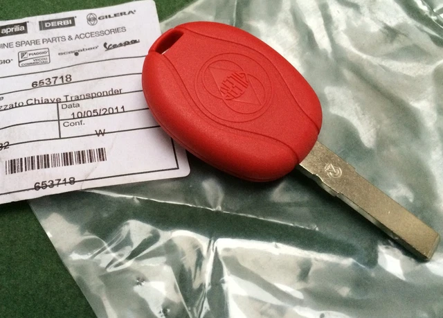 Uncut Key Blank With Transponder Chip To Fit Piaggio MP3, X8, Xevo 400 – JMS TP00FI-16.P