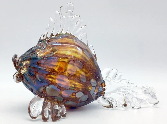 Beautiful art Glass Fish Hand Made Beautiful Color and Detail Signed by Artist