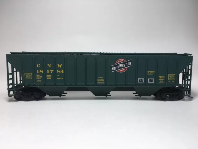 Athearn Blue Box Chicago & North Western 54’ Covered Hopper #181784 HO Scale