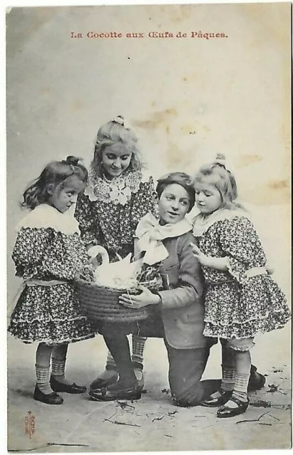CPA carte postale ancienne la cocotte aux œufs de  Pâques enfants