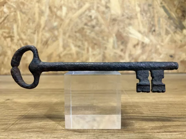 ancienne grande clé, clé benarde,  fer forgé, XVIIIème, XIXème, art populaire