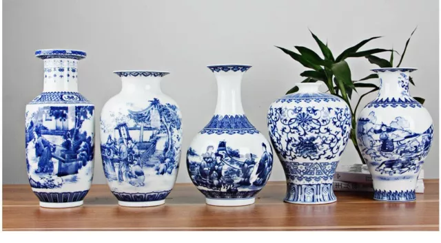 Beautiful Classic Chinese Blue & White Vase from JingDeZhen 2