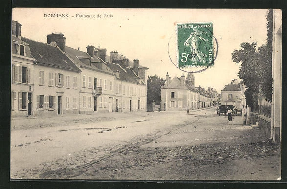 CPA Dormans, Faubourg de Paris, vue de la rue avec habitations 1907