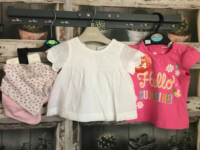 BRAND NEW - SMALL BUNDLE OF GIRLS CLOTHES - 0-3 MONTHS - box 14