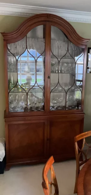 Glass display cabinet