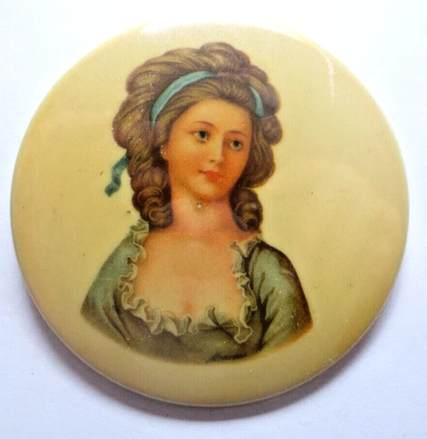 Broche Ronde Vintage Léa Stein - Femme Au Chapeau, Celluloïd, Années 70/80, Occasion