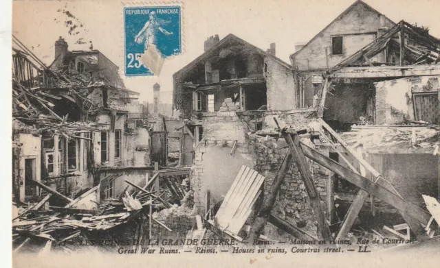 CPA 51 REIMS Maisons en Ruines Rue de Courtrai  Les Ruines de la Grande Guerre