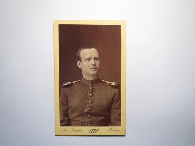 Soldat in Uniform mit Epauletten - Offizier - 1880 / CDV Heinr. Brinker Bremen