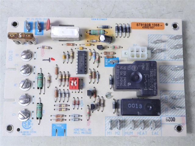 Honeywell ST9160B1068 Furnace Control Circuit Board 45692-001