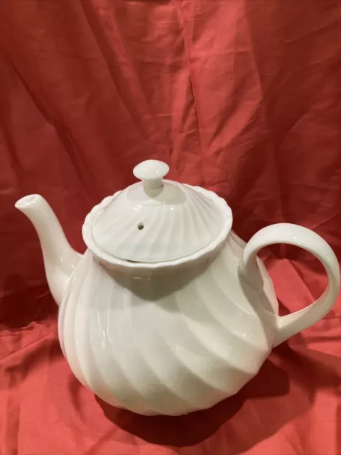 Wedgwood Candlelight Tea Pot With Lid White Swirl England