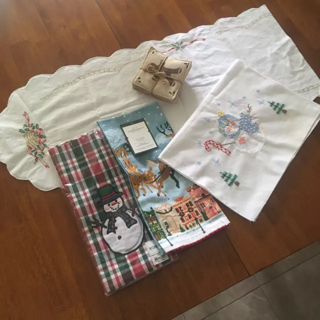 Lote MIxed 5 Ropa de cama de Navidad Vintage y Nueva Toallas para corredores de mesa Almohadillas de taza calientes