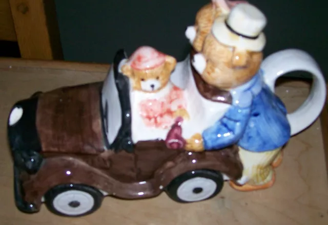 Vintage Teddy Bears in a Car Teapot Novelty Collectible in G condition