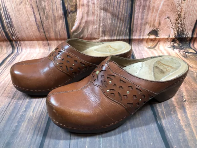 Dansko Shyanne Brown Leather Studded Mule Clogs Womens 38 / 7.5-8 (7b4)