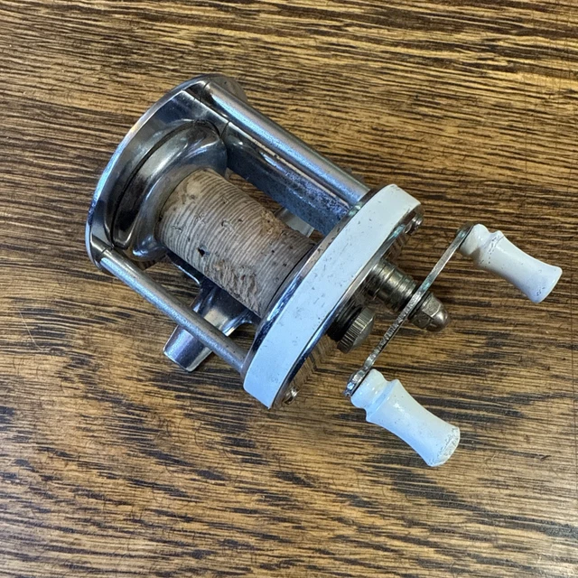 2021 daiwa reels Daiwa LVSTSF1000S-P Luvias ST Spinning Reel
