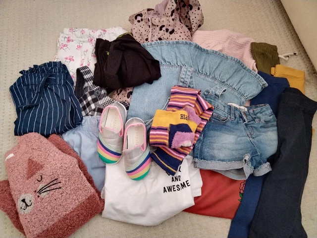 Enorme pacchetto di vestiti per ragazze età 3-4 anni inc successivo, TU. F&F