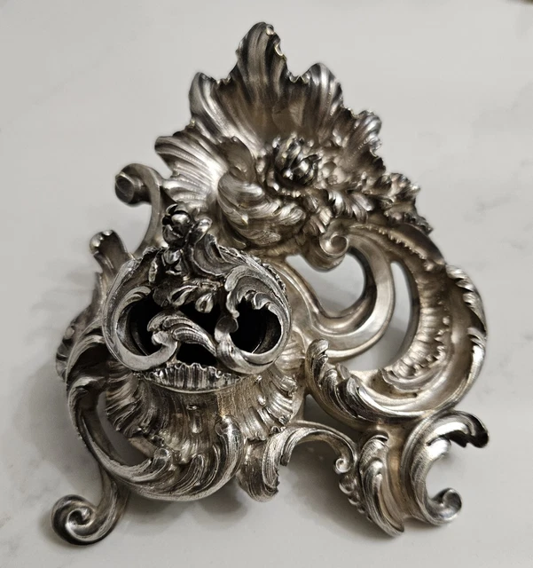 ENCRIER ROCAILLE STYLE LOUIS XV EN MÉTAL ARGENTÉ 19 ème marque MB