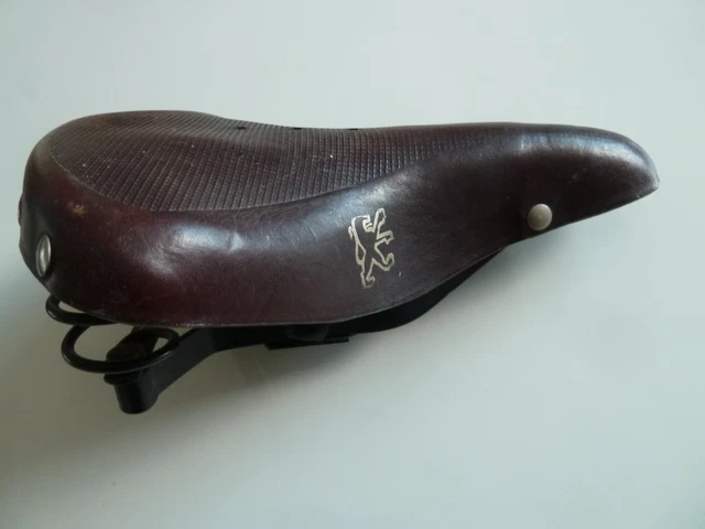 Selle De Vélo Ancienne – Noire – Ville / Randonneuse – Fabriquée En France – Occasion