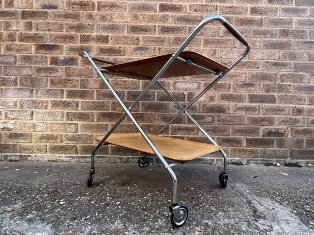 Carrito de té cóctel pieza de diseño danés moderno de mediados de siglo marco cromado, década de 1960