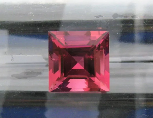 1,95 Ct. Tourmaline Rose Chaud Naturelle