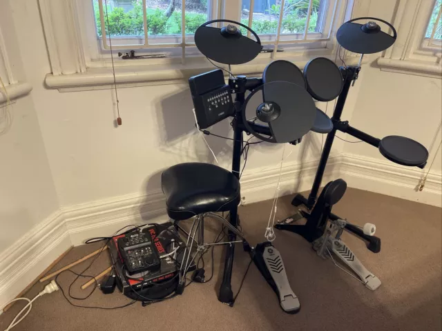 Yamaha DTX402K Electronic Drum Kit + Sticks + Practice Pad + Drum Stool