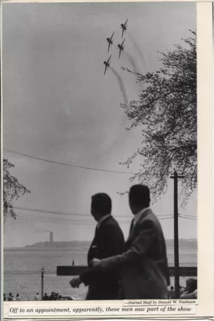 1958 Press Photo of Two Men Watching US Air Force Fighter Jets during Air Show