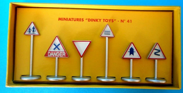 Dinky Toys - 1:43 - 6 panneaux de signalisations - dinky