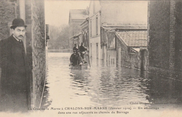 CPA 51 Crue de la Marne a CHALONS sur MARNE Un Sauvetage dans une rue Adjacente