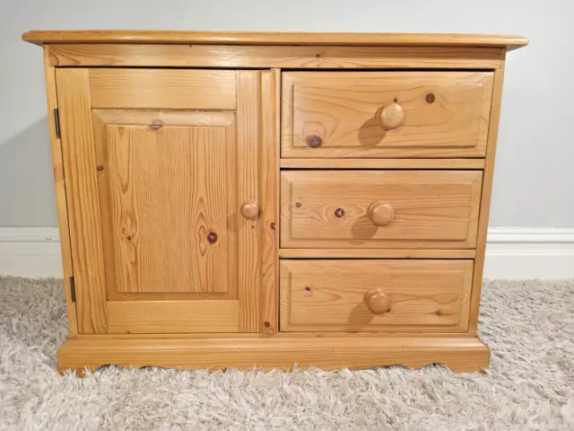 Quality Solid Pine Cupboard With Drawers Great Condition Can Deliver