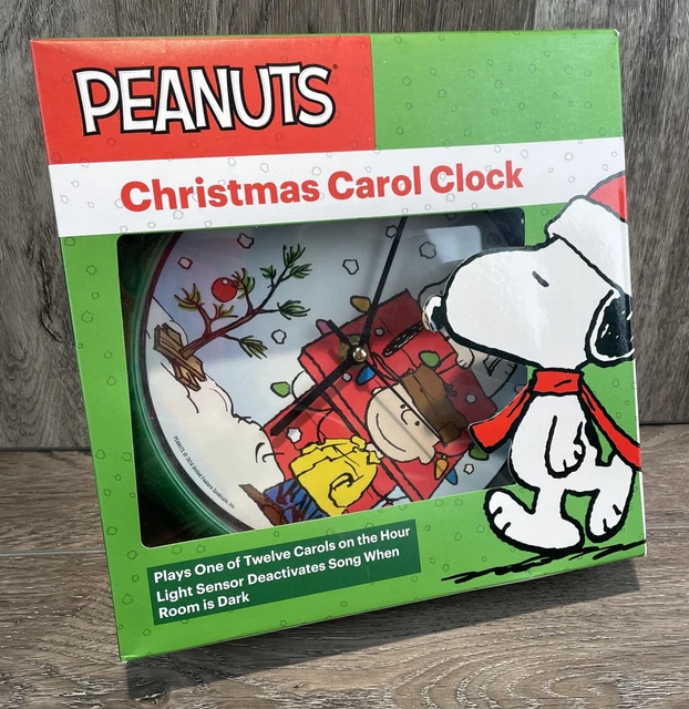 PEANUTS CHRISTMAS CAROL Clock Plays 12 Carols Charlie Brown Snoopy In