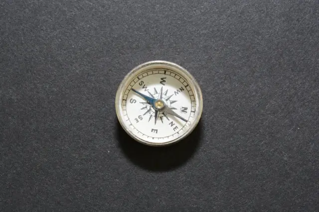 Vintage old stock small compass circa.1930s COM2