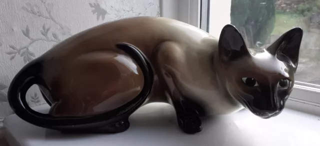 Vintage Large Siamese Cat Ready To Pounce Large Ceramic Figurine Size 34x15x16cm