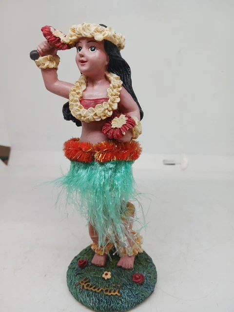 Hawaiian Dancing Hula Girl