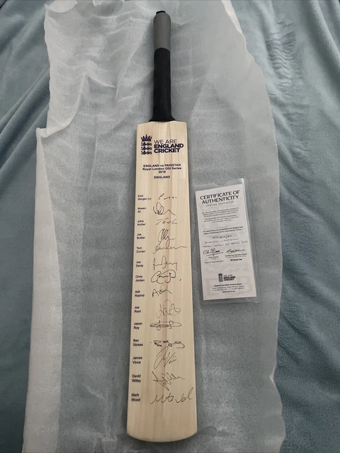 England team signed Cricket Bat world cup winners England v Pakistan 2019