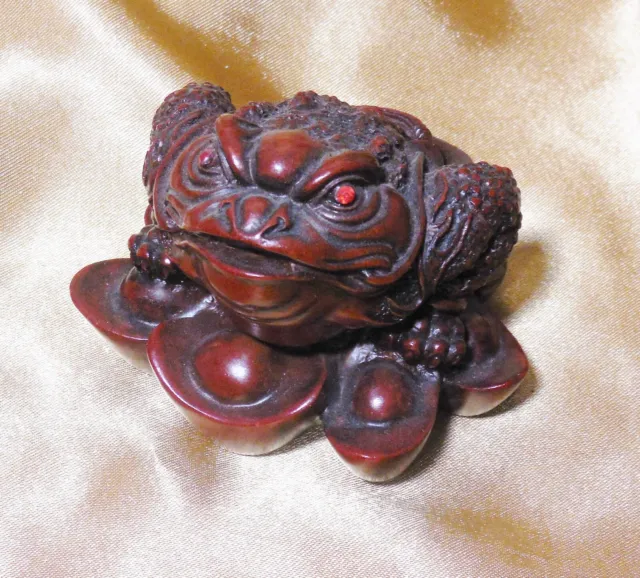 Chinese Red Stone Frog Statue Figurine