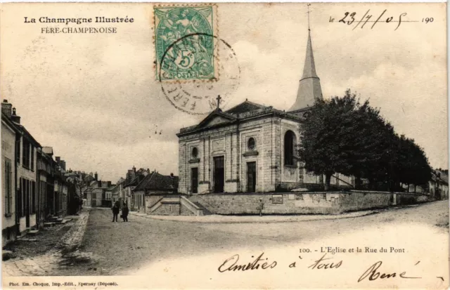 CPA AK FERE-CHAMPENOISE - L'Église et la Rue du Pont (364340)